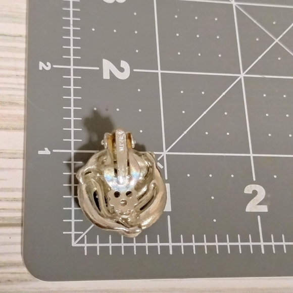 Vintage Erin Lister 1" Silver Tone Leaf Loop Circle Design Clip On Earrings - Picture 6 of 6